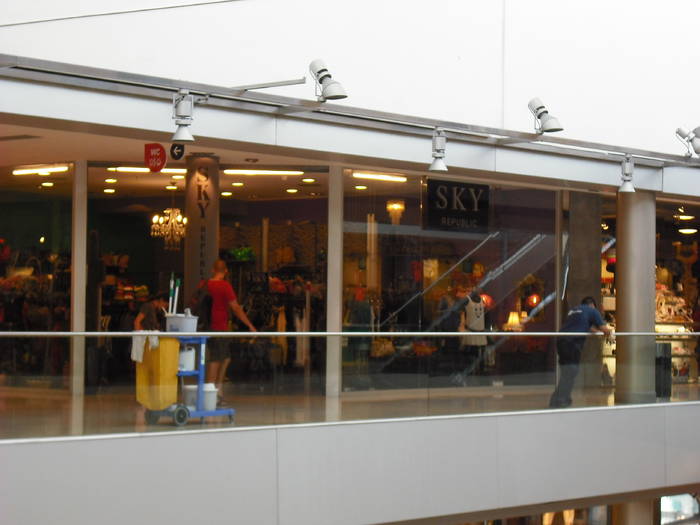 DSCF1022 - mall-ul din port