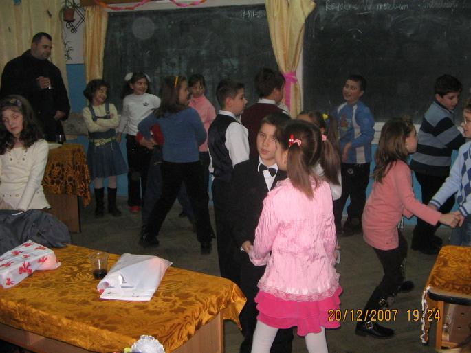 Serbare Craciun Clasa a II- B 2007 049 - Mos Craciun 2007-2008