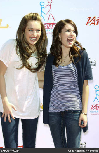 miley-cyrus-and-emma-roberts-varietys-power-of-youth-event-benefiting-st-jude-childrens-hospital-07Y - Album dedicat lui Roxysweetgirl