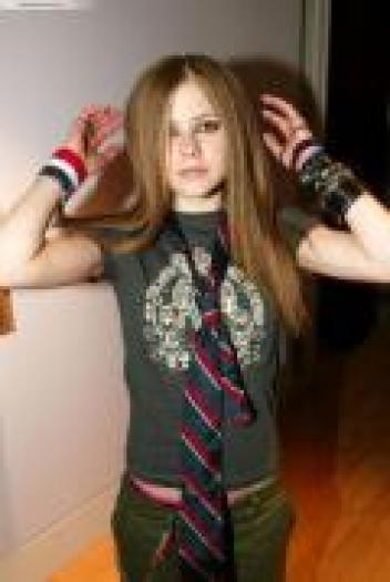 HMWRFHRZSMHKYPLHAJN - alte poze cu avril lavigne