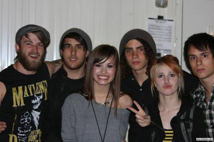 40 - Demi Lovato - And friends