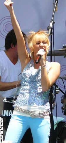 WYHCIREHMOFXQFHVOKC - aici sunt doar poze cu miley cyrus-hannah montana