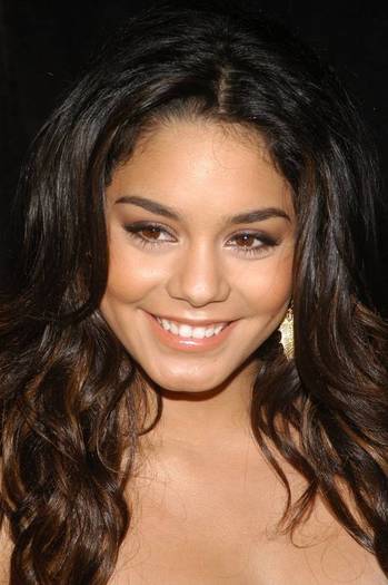 vanessaannehudgens-dot-net_imagenawards2006-002