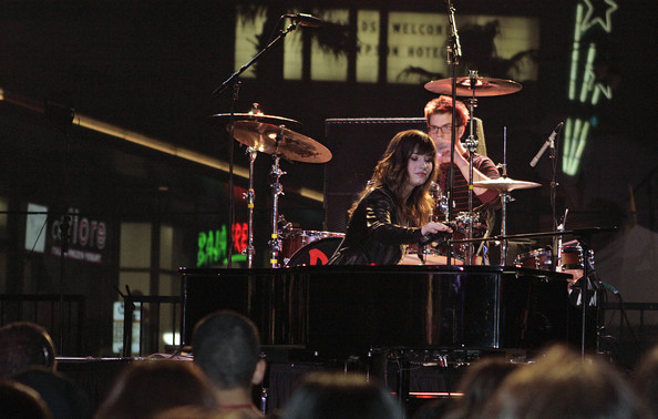 Demi+Lovato+Rocks+Hollywood+TnUgqUhJYv8l - 0-Demi Lovato-0