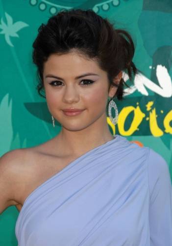 HDNTXSFOQAAZSTBLILU - Selena Gomez-1