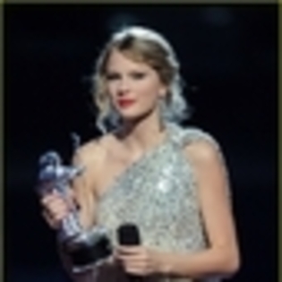 taylor-swift-450308l-thumbnail_gallery