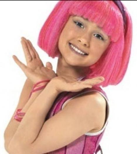 stefania - oraselul lenes-lazy town