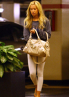 thumb_005 - ASHLEY TISDALE 2 OCTOMBRIE 2009