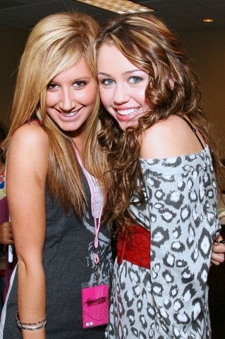 Miley Cyrus si Ashley Tisdale