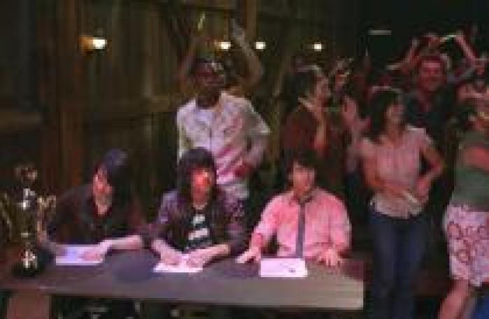 FLRXHEROHFOIOEBTVKD[1] - camp rock and Jonas Brothers