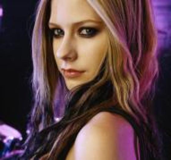 KYIEPKDTLCKGLMSAVVZ - alte poze cu avril lavigne