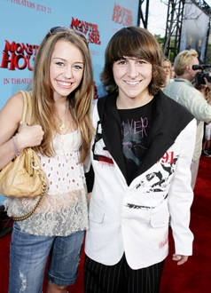 miley-cyrus10[1] - Miley si actorii din Hannah Montana