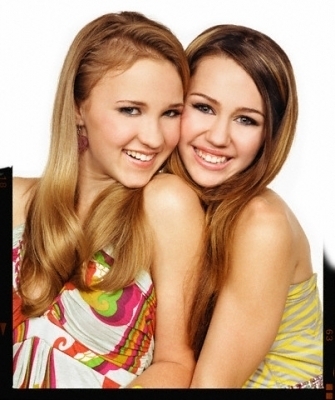 miley-emily-miley-cyrus-and-emily-osment-2025282-335-400 - emily osement si miley cyrus