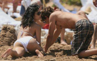 normal_zanessa_beach_candid_026 - Zac and Vanessa in Hawaii