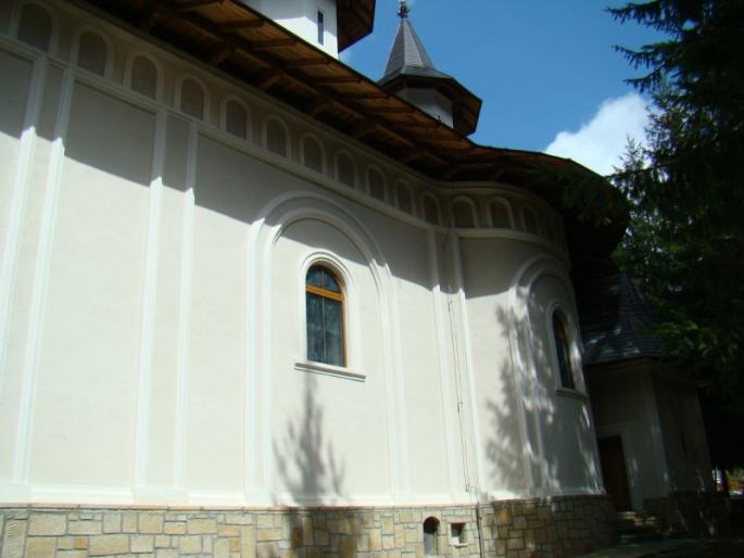 DSC03649 - 18 aprilie - statiunea si Manastirea Durau si lacul Bicaz