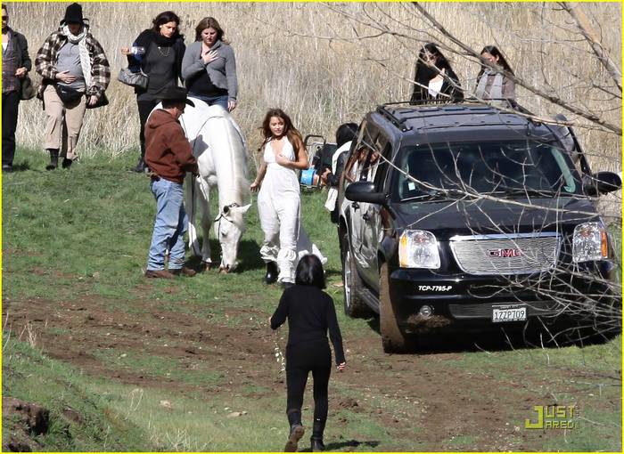 miley-cyrus-white-horse-photo-shoot-20