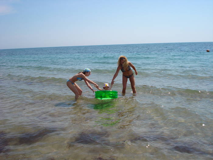 CRISTINA,CLAUDIA SI DELIUTZA - MANGALIA   IUNIE 2009