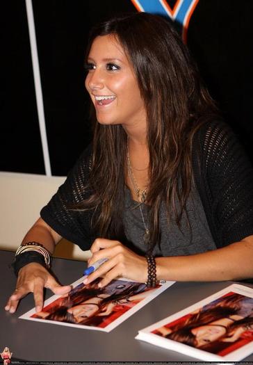 ashley-meet-and-greet-09