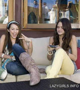 miley and tory poza unika - 00alte poze rare cu miley00