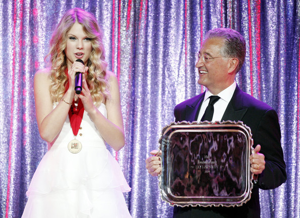 BMI+57th+Annual+Pop+Awards+Show+PKPiwjTMordl - Taylor Swift