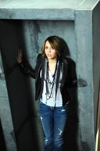 XPCUHWJONJVKUGOFEHB - Destiny Hope Cyrus