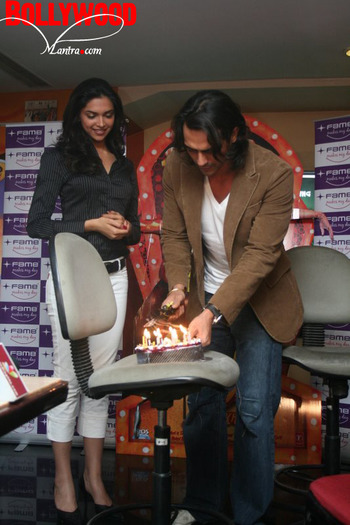 Arjun taie tortul - OM SHANTI OM