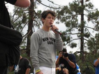 Nick_Jonas_1239994577_1