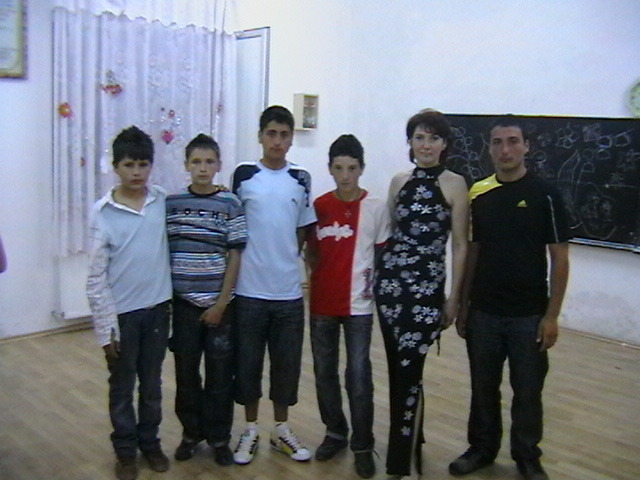 IMGA0114; Cu baietii de clasa a VIII a - promotia 2009
