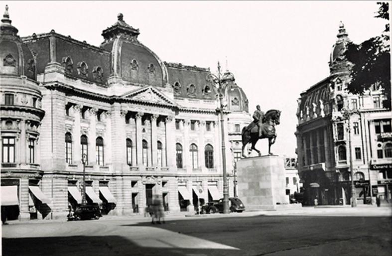 23. P-ta Palatului, Fundatia Universitara si statuia lui Car - Calea Victoriei