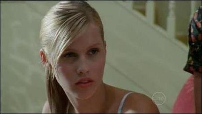 LEHKFODIGAFWGXABNGP[1] - claire holt-emma h2o