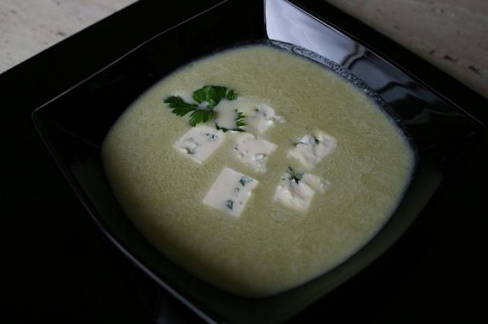 asparagus soup & Roquefort - culinary
