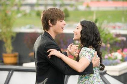 high_school_musical_3_still - vanessa and zac