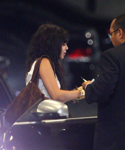 Texting At The Valet (12) - Vanessa Hudgens Texting At The Valet