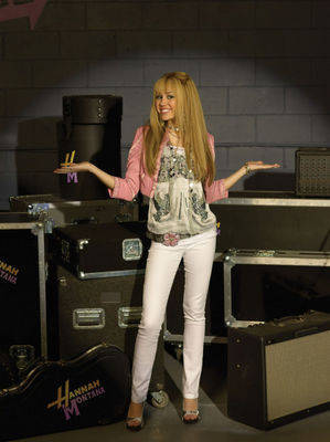 YGQSLCLFEPROBYPBVVU - Destiny Hope Cyrus