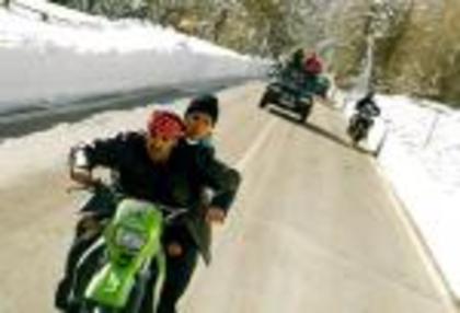 Sonia si Abhimanyu - ELAAN