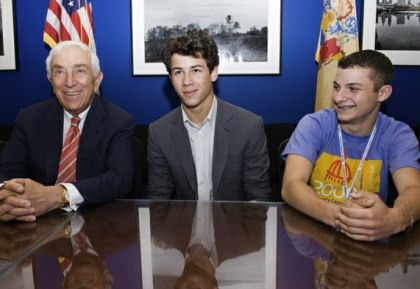 nick-jonas-02-2009-06-23 - Nick Jonas-Poze 2009