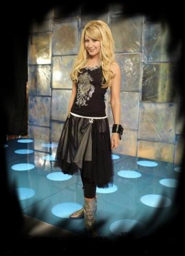 WYUYTXIHIBYKMUEWFHB - poze cu Ashley Tisdale