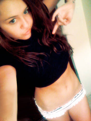 PNIOHDMPOHGXFBDLDGH - here are almost all my photos with Miley and Hannah