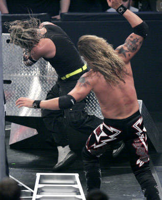 017524100 - Jeff Hardy vs Edge Ladder Match Extreme Rules