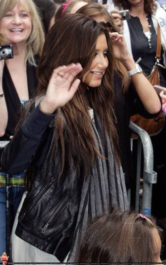 2m26el1[1] - Ashley Tisdale at Its on with Alexa Chung show in Times Square - June 16