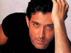 hrithik_roshan (75); Actor indian ce a devenit peste noapte un super star, din cauza filmului de succes "Kaho Naa... Pyaa
