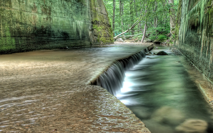 1944_streamunderthebridge_2560x1600
