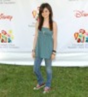 103688_1 - selena gomez