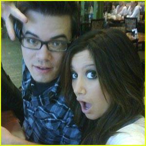 ashley-tisdale-meet-band