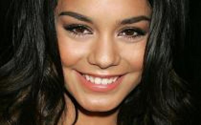 PVJUKLWELVCGUHUCPKN - vanessa anne hudgens