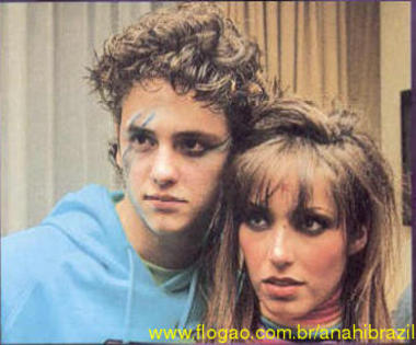 565881941zvdh0nt4 - cupluri REBELDE
