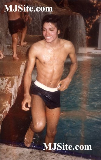 URDFHWGQLYSFIJVJOSV - alte poze cu michael jackson