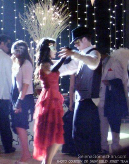 selenagomezfan_com-anothercinderellastory-0003 - O alta cenusereasa moderna