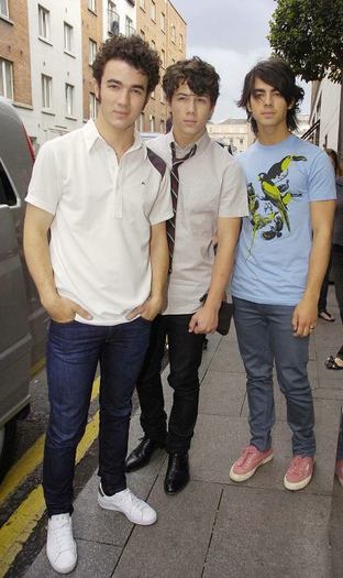 PDVWLBTFANDVSVHOZXW - Jonas Brothers