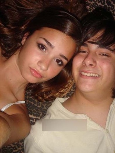 Demi%20Lovato%20Caught%20Kissing%20Her%20Boyfriend1-thumb - 0-Demi Lovato-0